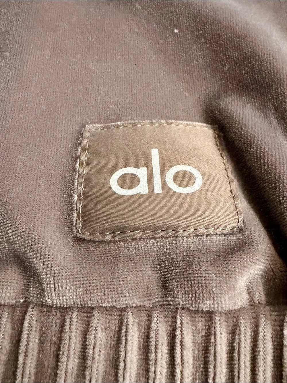 ALO Yoga Sports Bra Velour Glimmer Scoop Neck Cocoa Brown Sz L Racerback